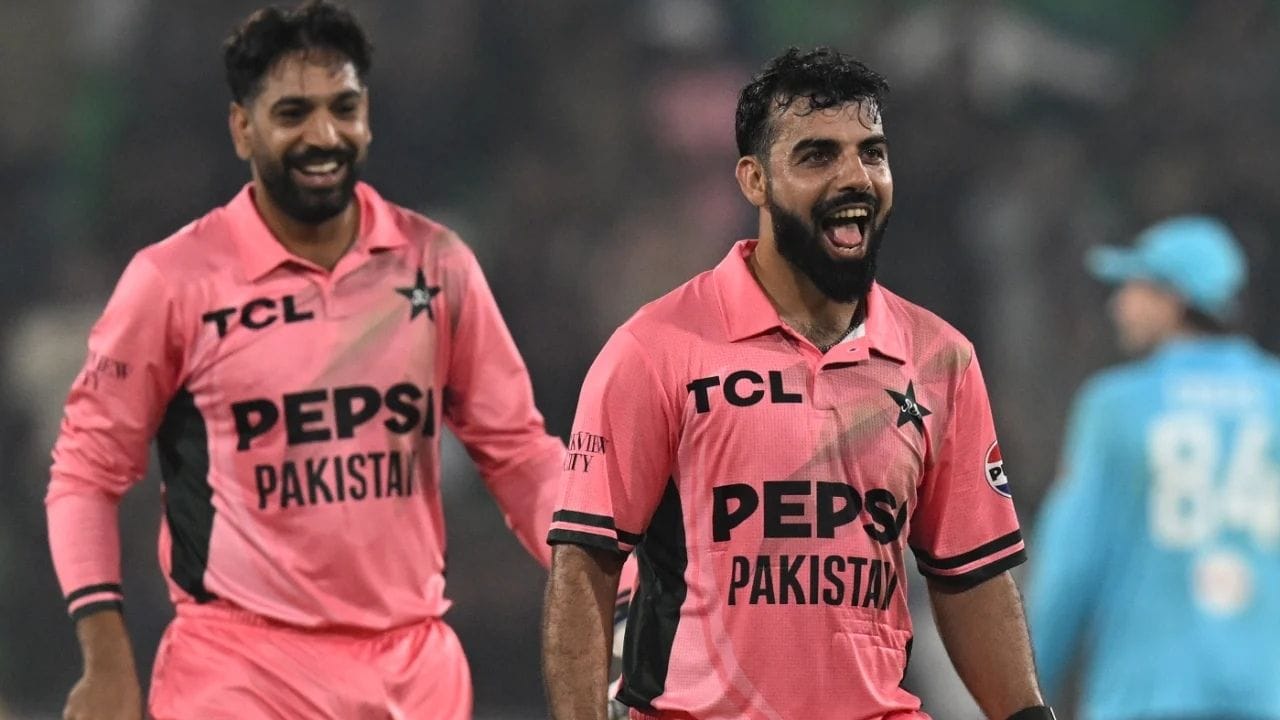 शादाब खान के शतक और रऊफ की साझेदारी से पाकिस्तान ने इंग्लैंड को 1 विकेट से हराया
