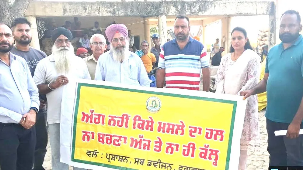 पराली जलाने से बढ़ता है प्रदूषण, किसान उचित प्रबंधन अपनाएं: एसडीएम डॉ.नवजोत शर्मा