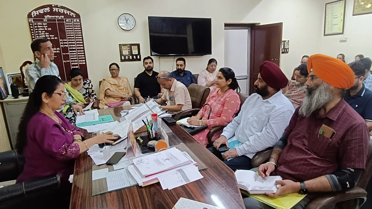 स्वास्थ्य संस्थानों में दवाइयों और सेवाओं के पुख्ता प्रबंध सुनिश्चित करें: सिविल सर्जन